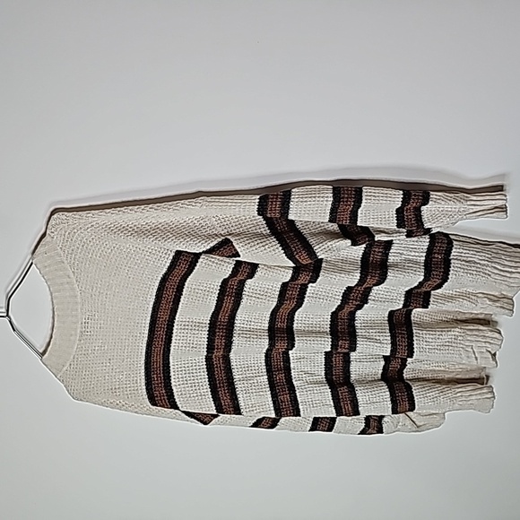 American Eagle medium cream and brown long sleeve sweater - Picture 4 of 6